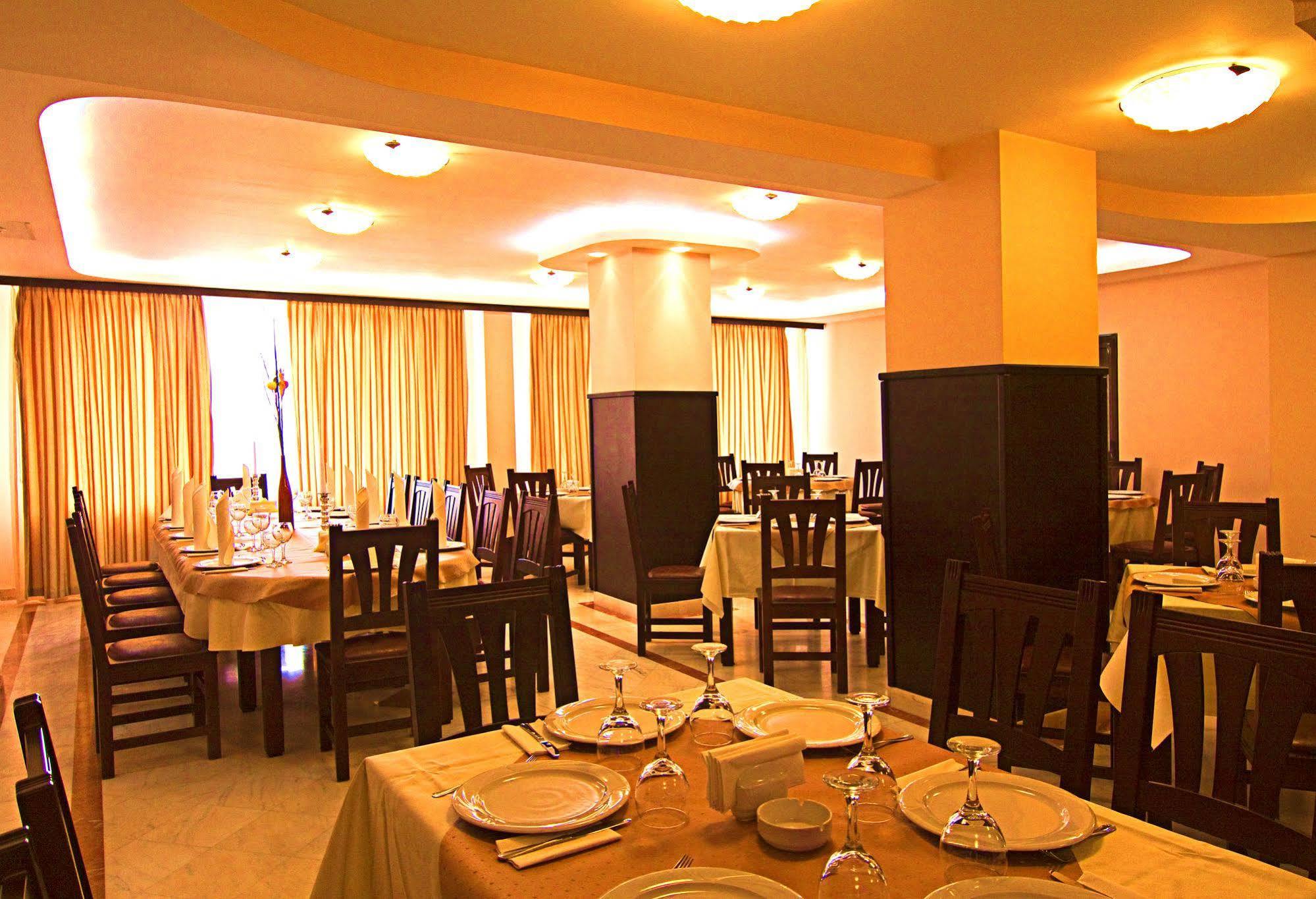 Hotel Floris Cheia  Ngoại thất bức ảnh