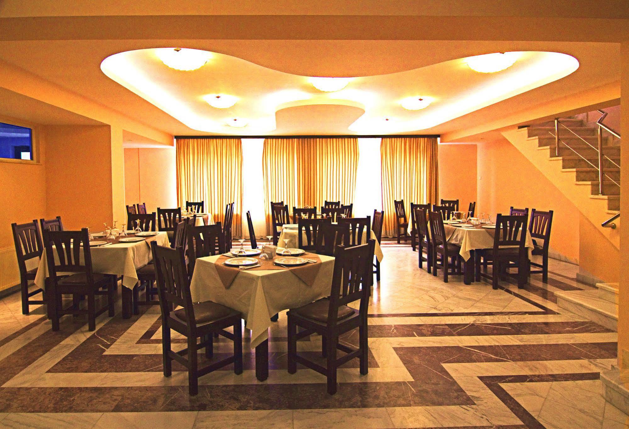 Hotel Floris Cheia  Ngoại thất bức ảnh